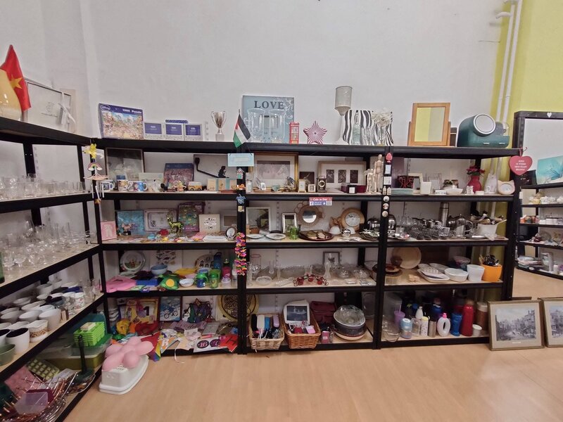 Afacere la cheie - Magazin second-hand de haine si obiecte de uz casnic