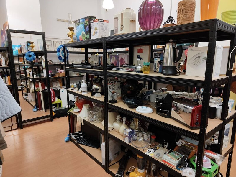 Afacere la cheie - Magazin second-hand de haine si obiecte de uz casnic