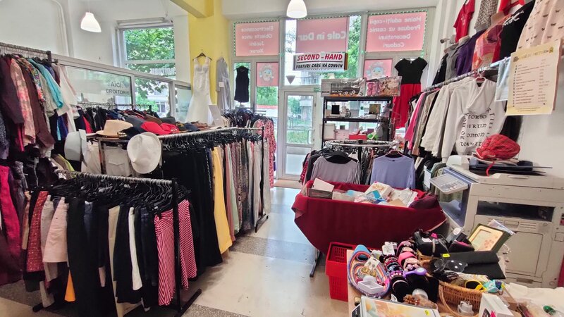 Afacere la cheie - Magazin second-hand de haine si obiecte de uz casnic